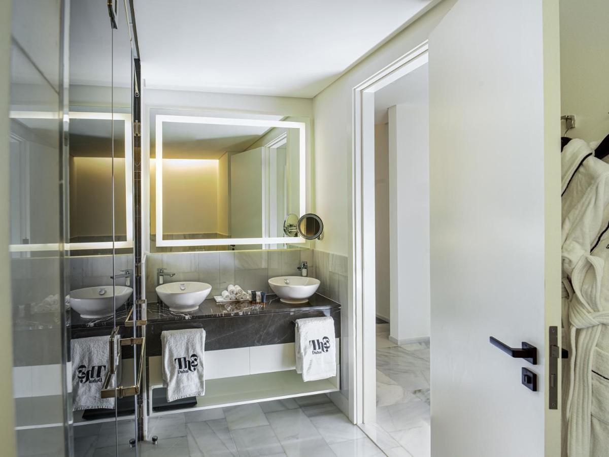 One-Bedroom Suite Balcony Kitchen & Sofa Bed
