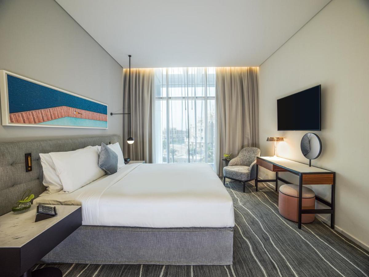 One-Bedroom Suite Balcony Kitchen & Sofa Bed